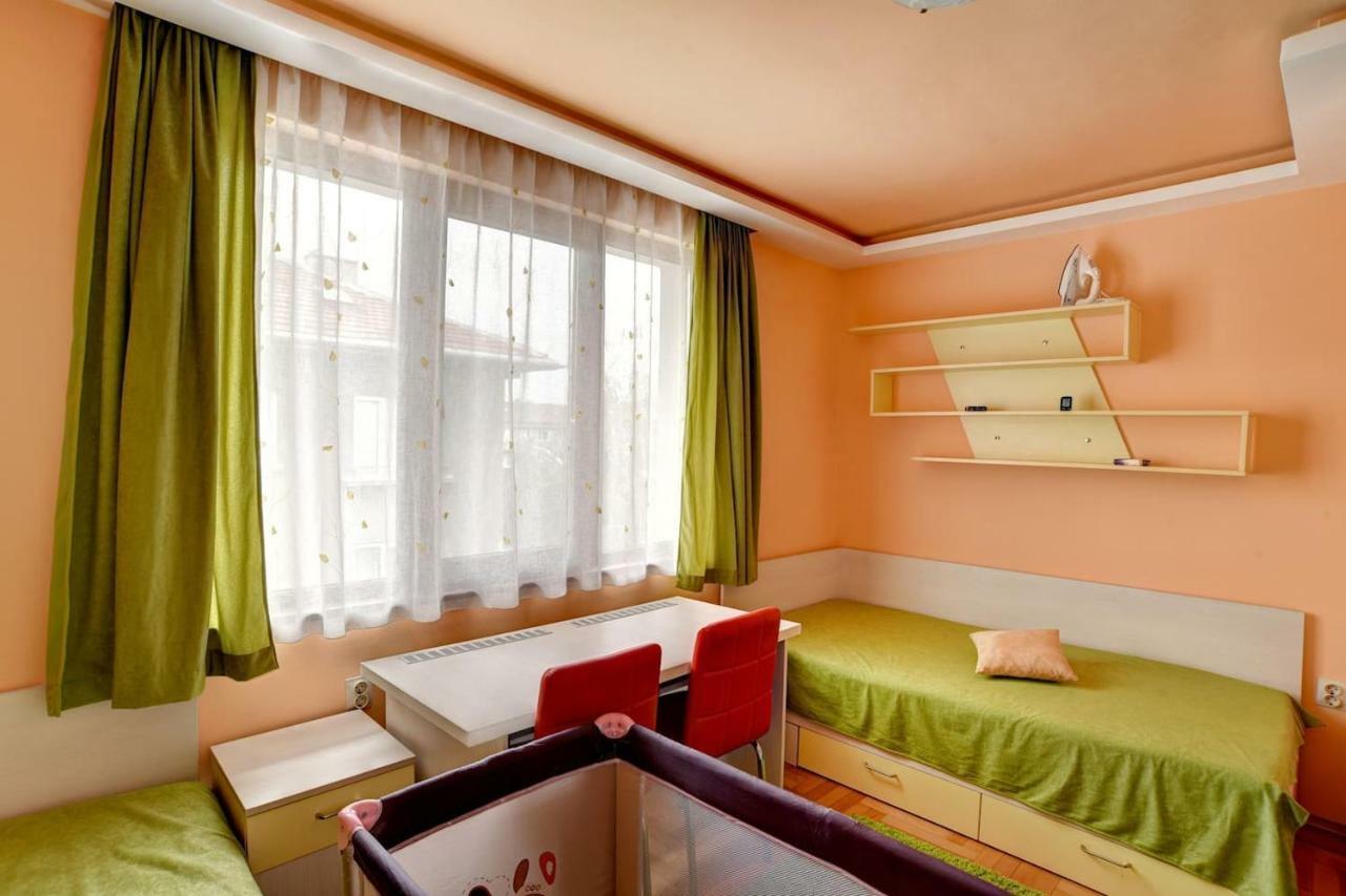 Spacious And Stylish Apartment In The Heart Of Sofia Plus Parking Екстер'єр фото
