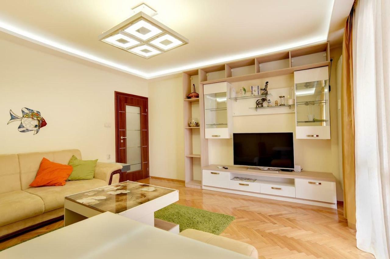 Spacious And Stylish Apartment In The Heart Of Sofia Plus Parking Екстер'єр фото